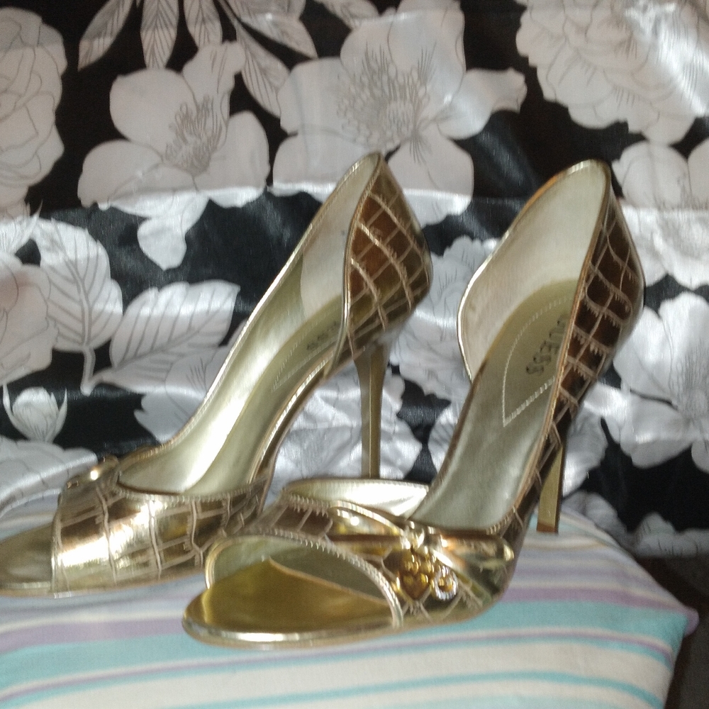 Guess, peephole stilettos